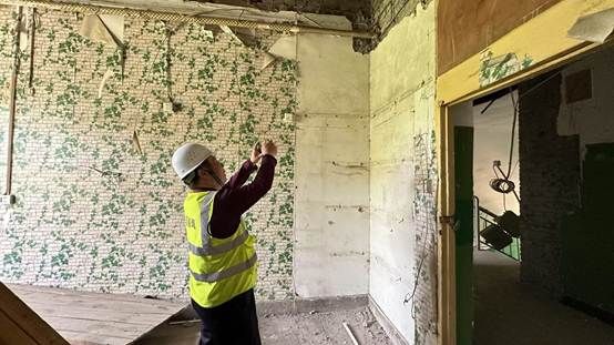 图片包含 建筑, 火, 绿色, 年轻 AI 生成的内容可能不正确。