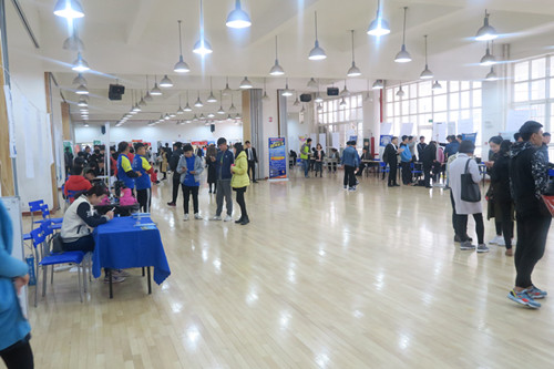 招聘会现场 _副本.jpg
