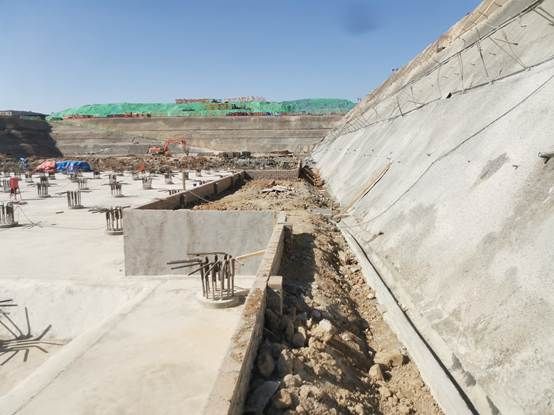 沙漠中的风景 AI 生成的内容可能不正确。