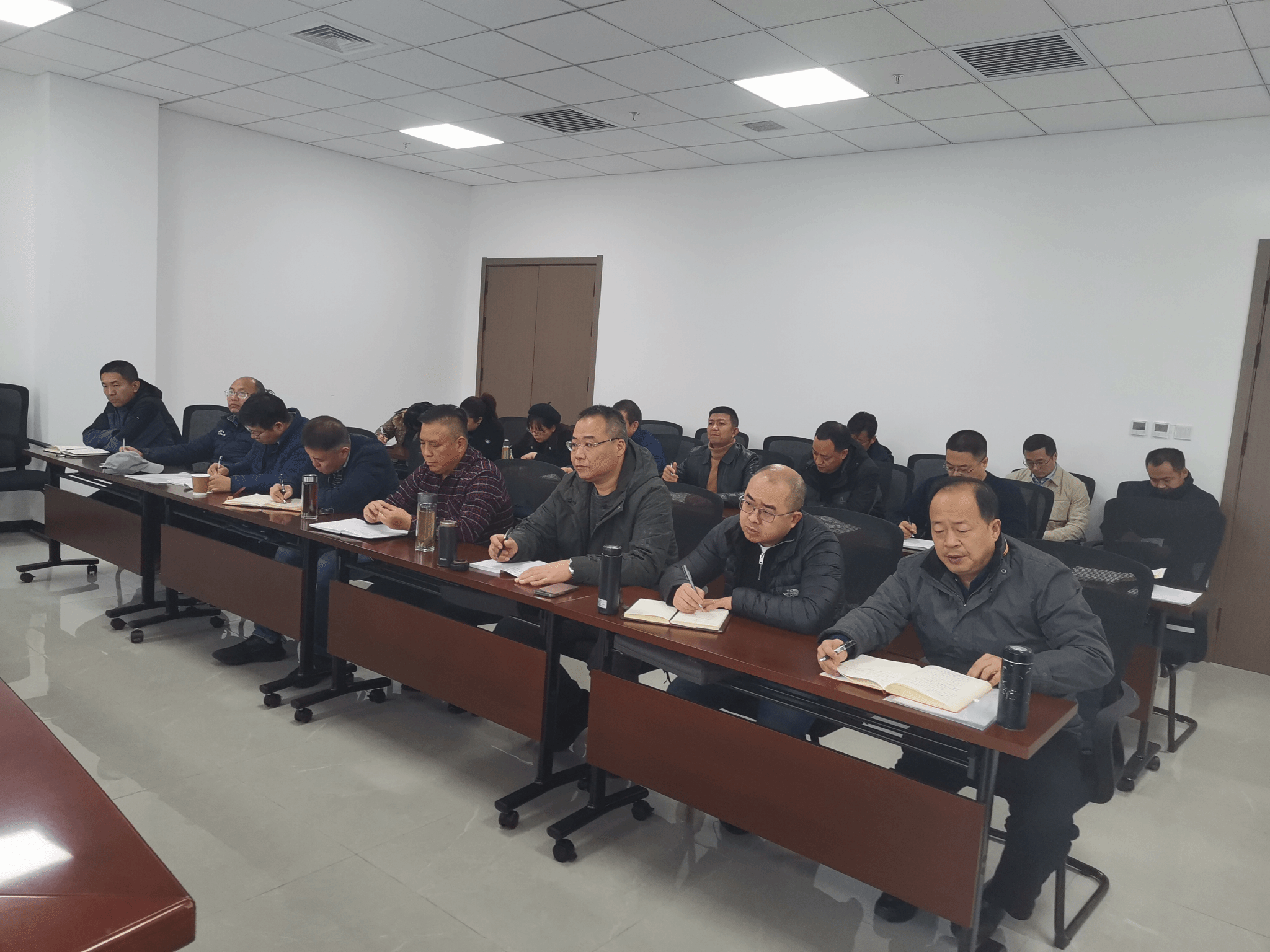 万象城召开本科教育教学审核评估专家入校考察阶段准备工作会议